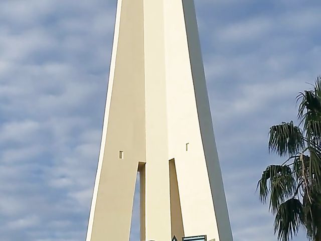 Spanish MILF gets banged from behind in Las Vegas