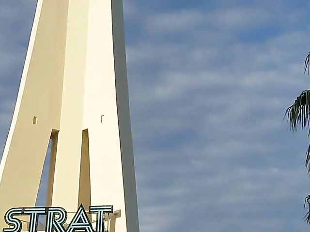 Spanish MILF gets banged from behind in Las Vegas