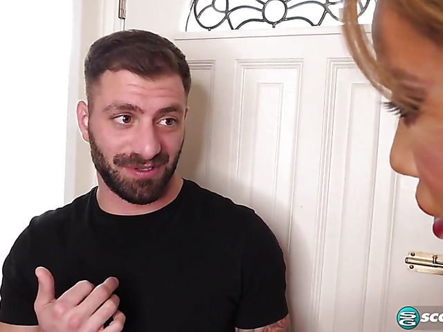 Skinny monster tits MILF Minka gets pounded by Jason Moody