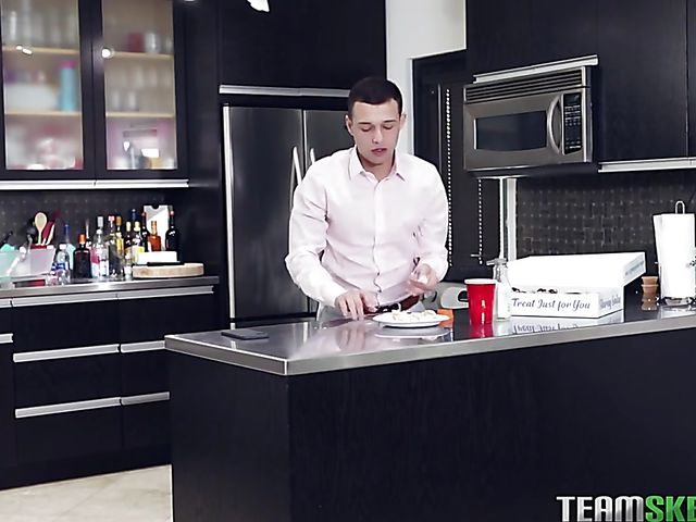 Latina FFM 3some with Maya Farrell and Alina Belle