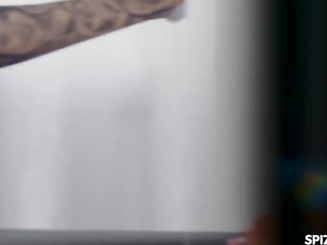 Tattooed FFM threesome with Aidra Fox and Leigh Raven