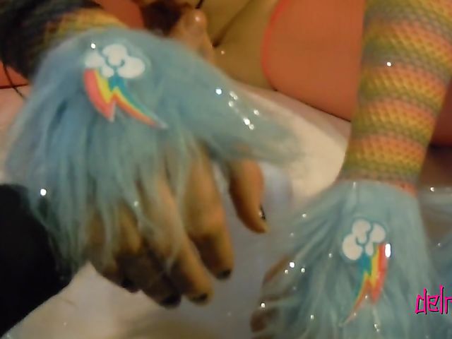 Rainbow Dash inspired amateur BDSM play and homemade fisting with Delirious Hunter