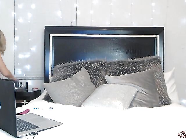 Webcam dildo riding with sexy chick Kali Rose