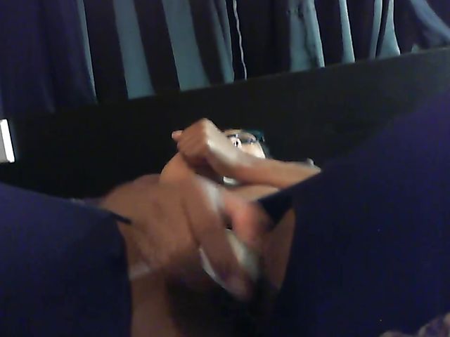 Amateur ebony webcam stream with toys in ripped pantyhose