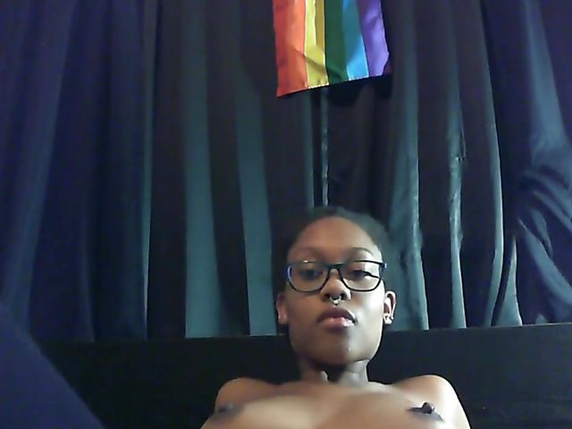 Amateur ebony webcam stream with toys in ripped pantyhose