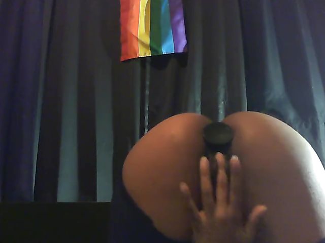 Amateur ebony webcam stream with toys in ripped pantyhose