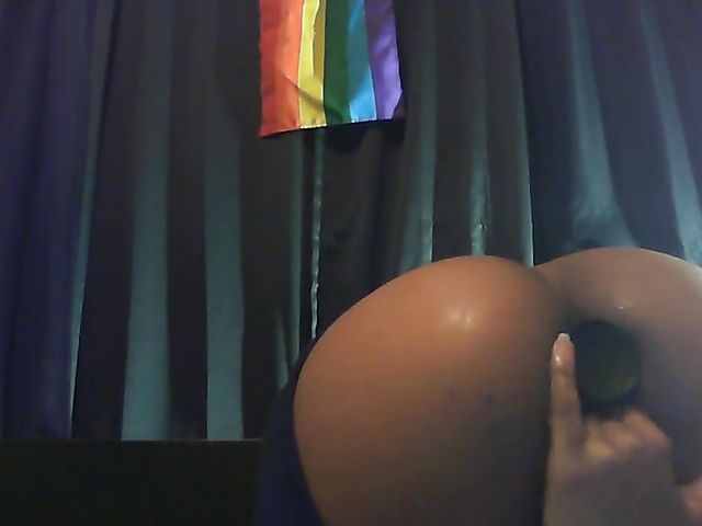 Amateur ebony webcam stream with toys in ripped pantyhose