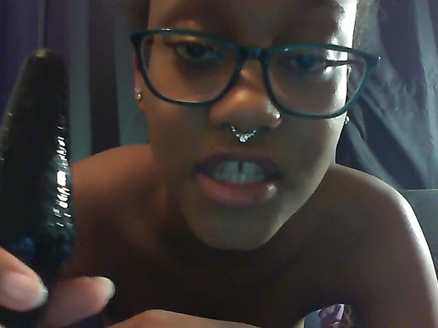 Amateur ebony webcam stream with toys in ripped pantyhose