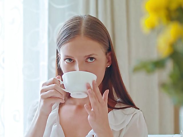 Skinny solo beauty Taylor fingering in the morning