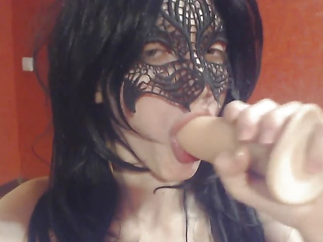 Masked amateur Virtik Baby dildo DP on cam