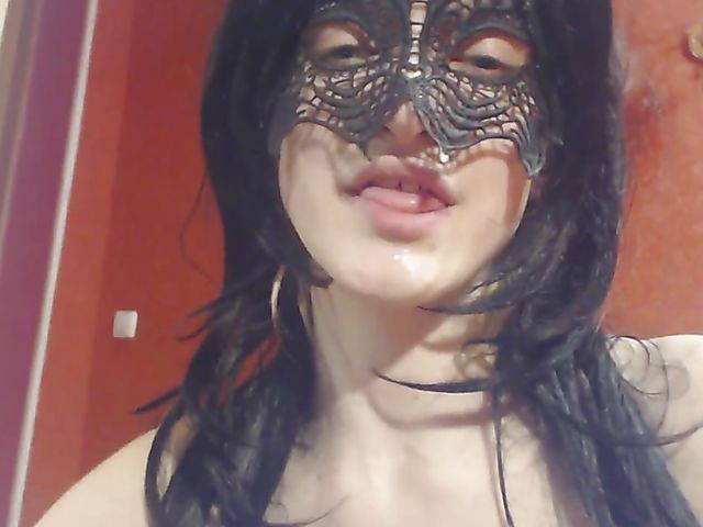 Masked amateur Virtik Baby dildo DP on cam