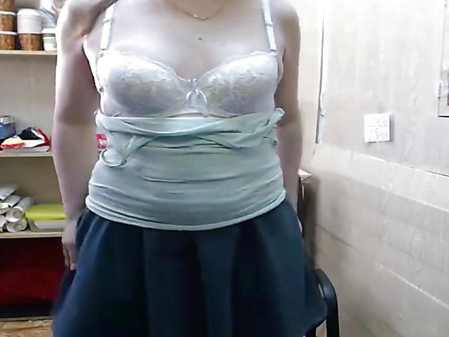 Webcam russian chick Misslyolika takes off her panties at work