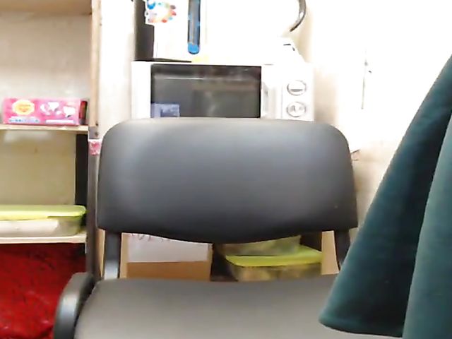 Webcam russian chick Misslyolika takes off her panties at work