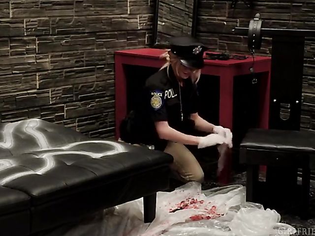 Lesbian police woman Eva Long loves Diana Grace's pussy