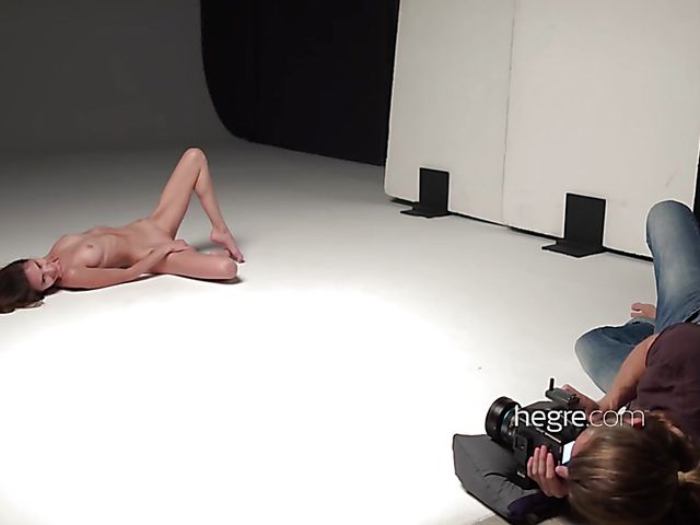 Porn photoshoot with skinny nude model Leona