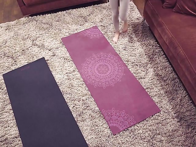 Lesbian scissors in the living room with Scarlett Sage and Sabina Rouge