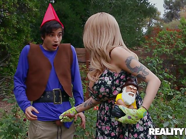 Busty housewife Joslyn James gets fucked by her new gnome Ricky Spanish