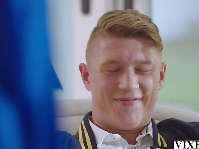 Ebony FMM 3some on graduation day with Scarlett Bloom and Kira Noir