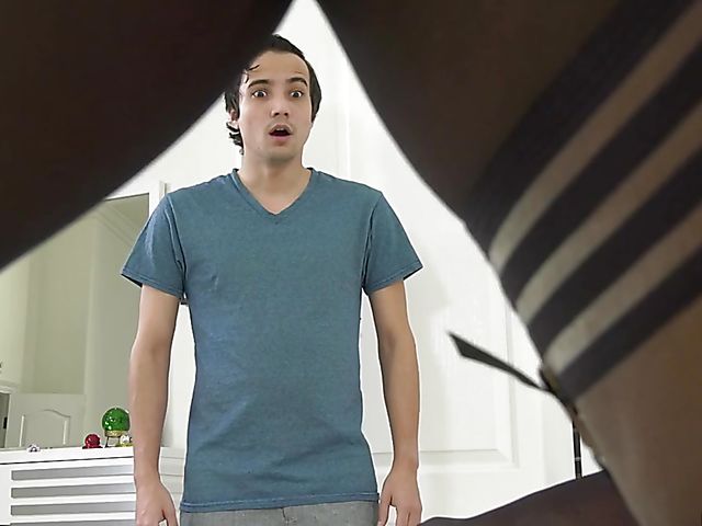 Big tits black MILF Osa Lovely and skinny white boy Ricky Spanish