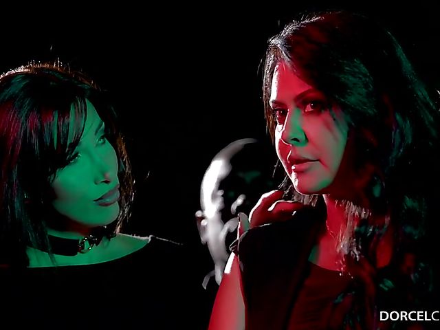 Kinky Alexis Crystal anal and DP in front of spectators