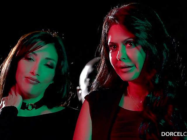 Kinky Alexis Crystal anal and DP in front of spectators