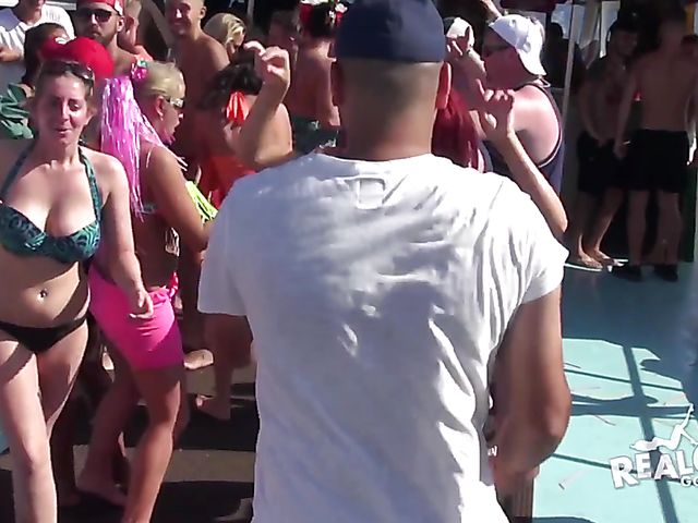 Amateur sex games at Spring Break boat party