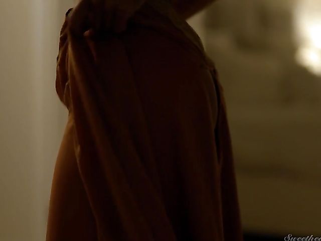 Adriana Chechik & Abigail Mac - Lesbian orgasm in the candlelight