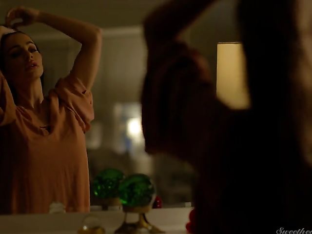 Adriana Chechik & Abigail Mac - Lesbian orgasm in the candlelight