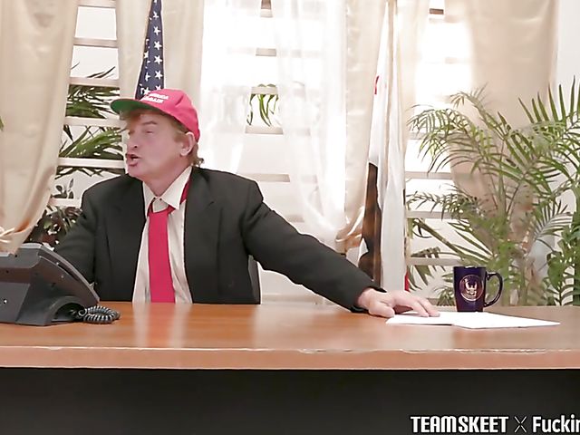 Diamond Monrow - Ebony interracial fuck with the President