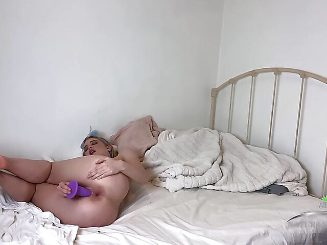 Chloe Cherry's selfshot purple dildo solo from home