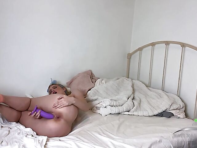 Chloe Cherry's selfshot purple dildo solo from home