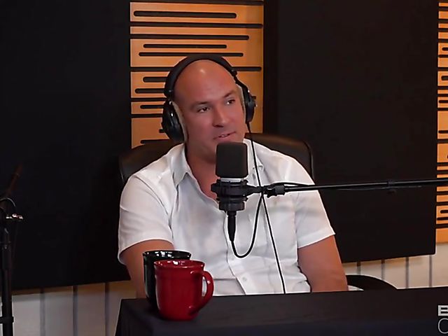 Live podcast with natural big tits pornstar Skylar Vox goes wrong