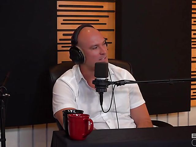 Live podcast with natural big tits pornstar Skylar Vox goes wrong