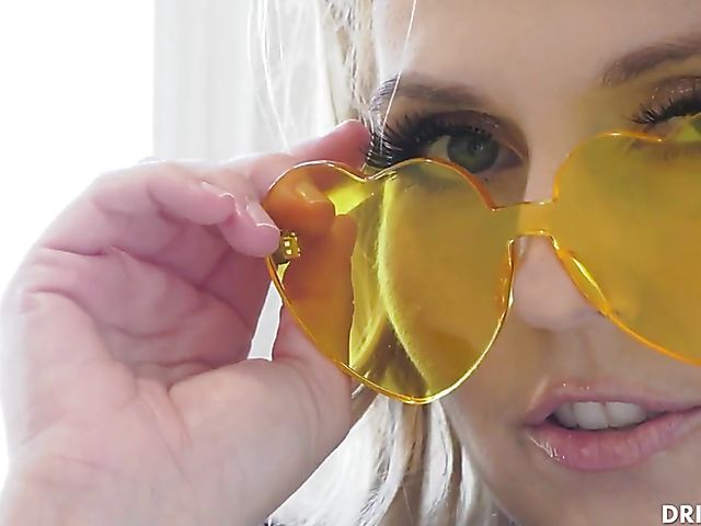 Big assed Christie Stevens anal banged in ripped yellow pantyhose