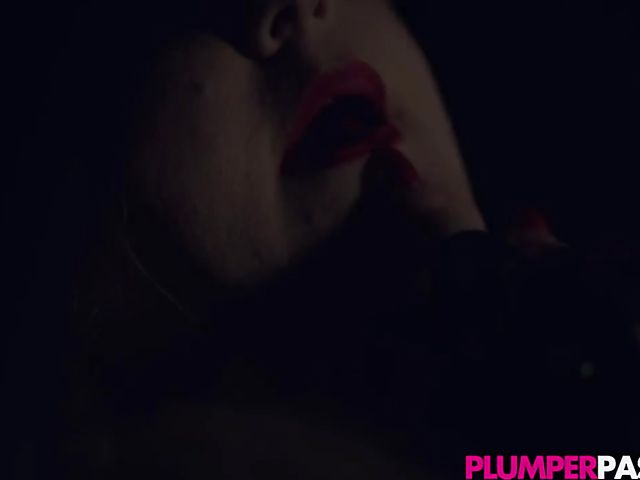  Super-sized BBW mistress in latex and leather Apple Cummings plays alone