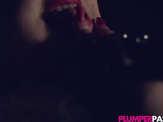  Super-sized BBW mistress in latex and leather Apple Cummings plays alone