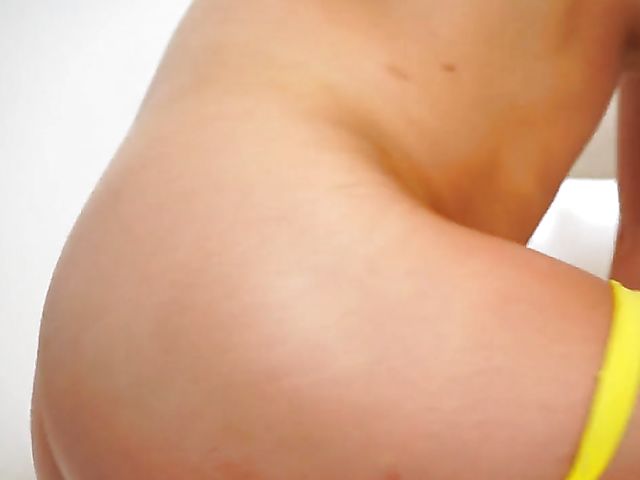 Orgasmic fingering solo with slim girl Scarlett Fall