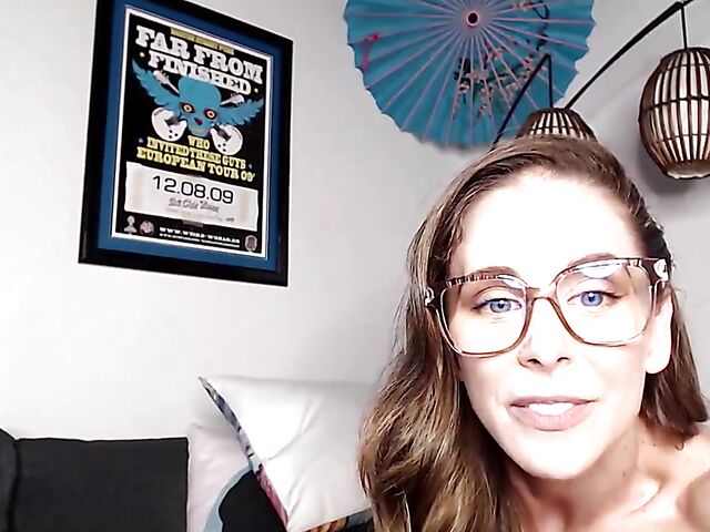 MILF Cherie Deville solo from home with her favorite toys