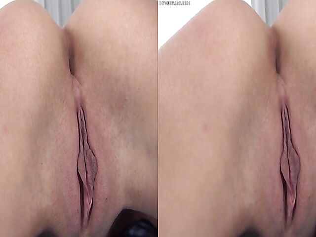 VR 3D babe Cindy Shine takes off her sexy lingerie and opens her pussy