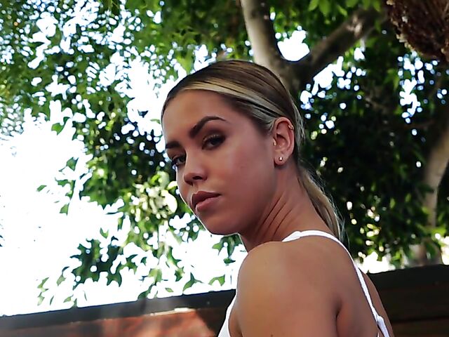 Latina fitness babe Alina Lopez gets nude outside