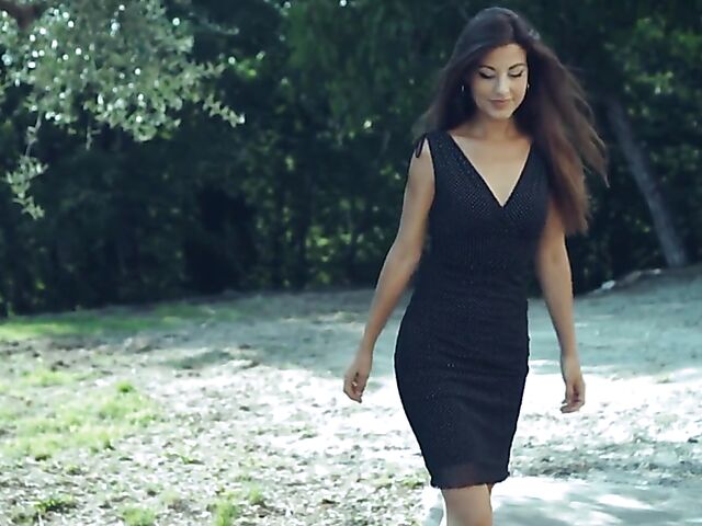 Slender babe with sexy legs Lorena B fingering in high heels