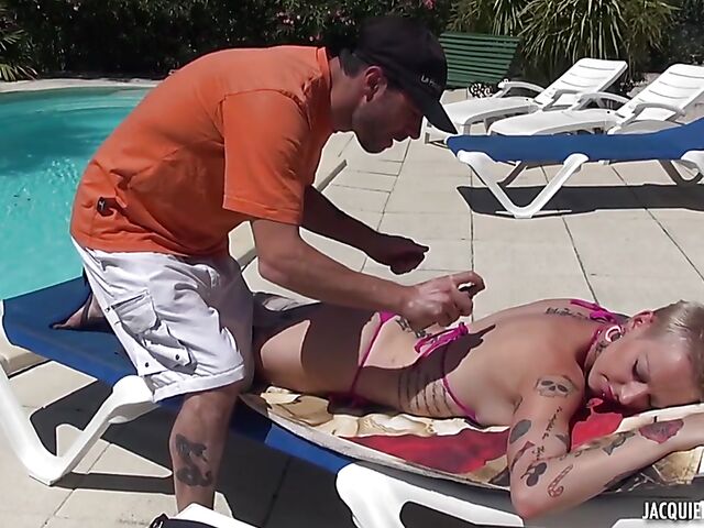 Short hair MILF slut Eva fucks a pool boy and takes a bath with her maid