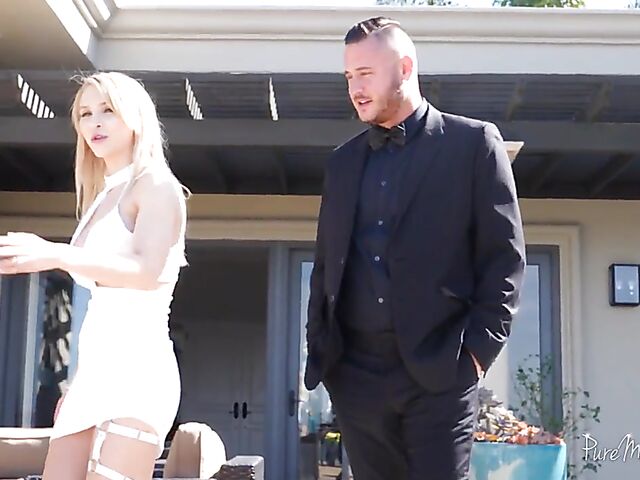 MILF blonde Alix Lynx needs his cock in her beautiful pussy