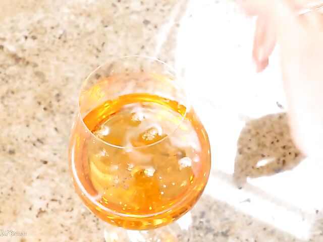 MILF blonde Alix Lynx needs his cock in her beautiful pussy