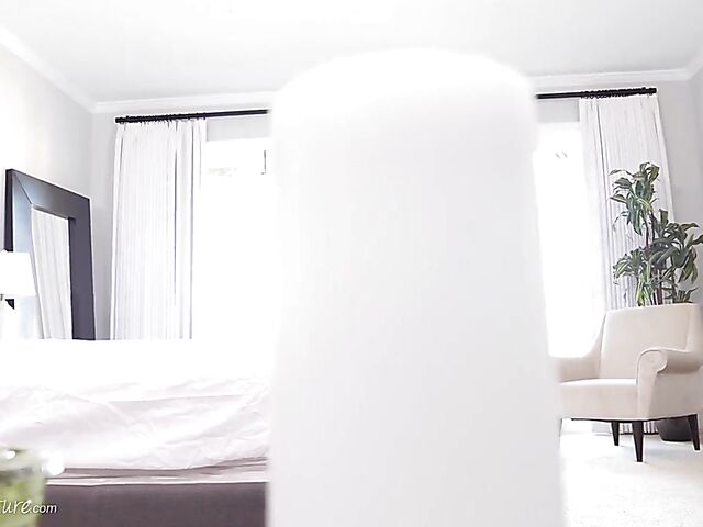 MILF blonde Alix Lynx needs his cock in her beautiful pussy