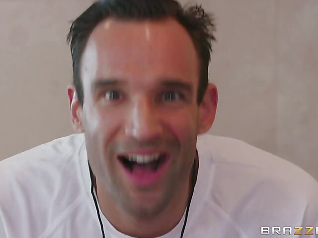 Valentina Nappi's oiled bouncing tits make her trainer's knees weak during her jumping rope workout