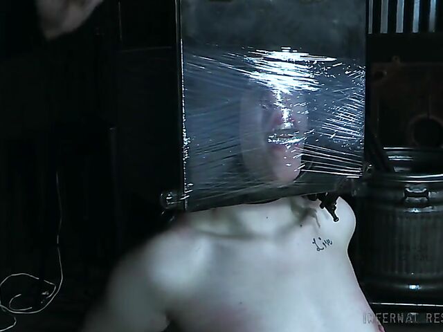 Lex Luthor - Extreme punishment in the dungeon