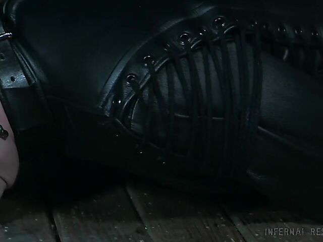 Lex Luthor - Extreme punishment in the dungeon