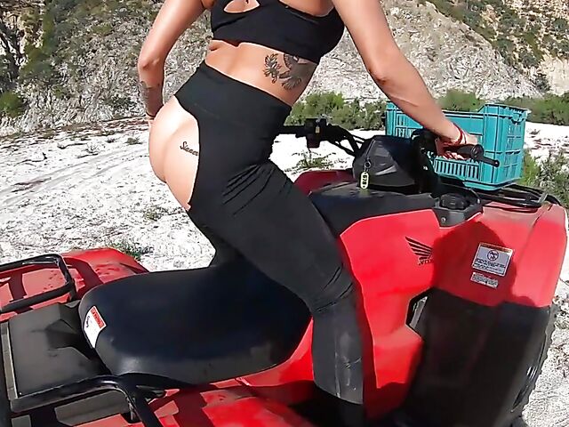 Big tits outdoor fuck in the desert with Kissa Sins