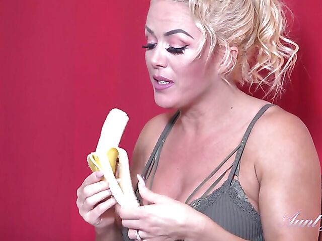 MILF JOI instructions with playful Rebecca